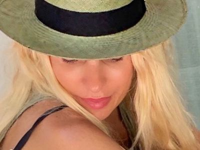 Μενεγάκη: Το τερμάτισε!Πιο αδύνατη από ποτέ με μικροσκοπικό μπικίνι-Μας τρέλανε