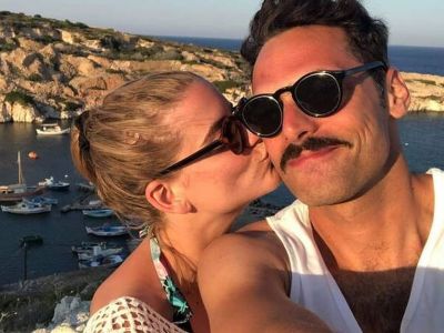 Παπαγεωργίου: Αγνώριστος ο σύντροφός της Δρόσως! Ξύρισε το μουστάκι του