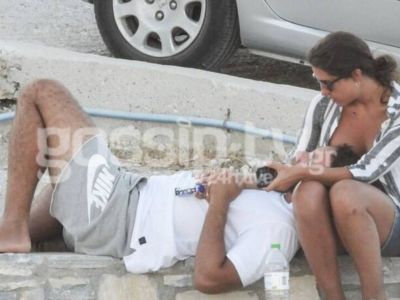 Χαλαρές στιγμές για τη νεαρή τραγουδίστρια στα Κουφονήσια