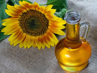 Ηλιέλαιο: Τα πολύτιμα οφέλη του για την επιδερμίδα (εικόνες)