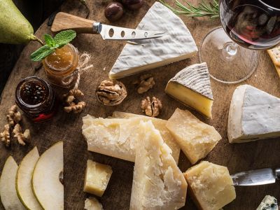 Κορεσμένα λιπαρά: 10 τυριά που πρέπει να καταναλώνετε με μέτρο (εικόνες)