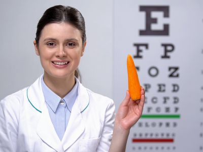 Εκφύλιση ωχράς κηλίδας: Ποιες τροφές ωφελούν και ποιες βλάπτουν την όραση (εικόνες)