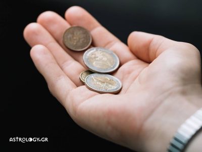 Ονειροκρίτης: Είδες στο όνειρό σου ότι δίνεις ή σου δίνουν ελεημοσύνη;