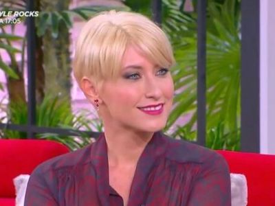 Κοσιώνη: «Πριν κόψω τα μαλλιά μου κοντά, έστειλα φωτογραφία στον σύζυγό μου»