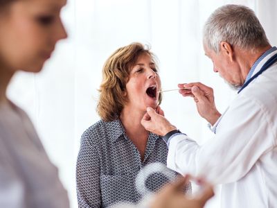 Απλό κρυολόγημα ή λοίμωξη από στρεπτόκοκκο; Ξεχωρίστε τα από τα συμπτώματα (εικόνες)