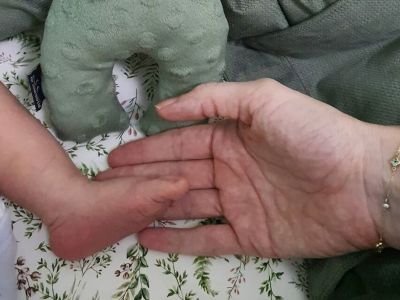 Γέννησε πρόσφατα και συγκινεί: «Πόση ευτυχία χωράει μέσα σε μία χούφτα;»