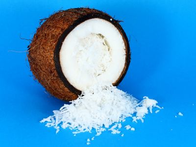 Ινδική καρύδα: Γνωρίστε τα μοναδικά οφέλη της για την υγεία (εικόνες)