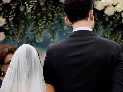 Αυτόν τον γάμο θα τον χαζέψεις! Η λαμπερή τελετή και τα τρία νυφικά!