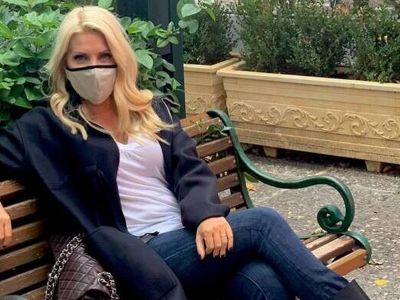 Μενεγάκη: Έτσι περνάει στο σπίτι της στα Μελίσσια τις πρώτες ώρες του lockdown!