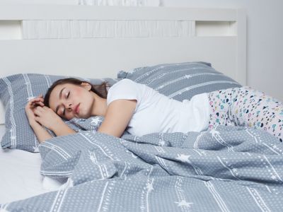 Το ρόφημα που καίει το λίπος ενώ κοιμάστε & πώς θα το φτιάξετε (βίντεο)