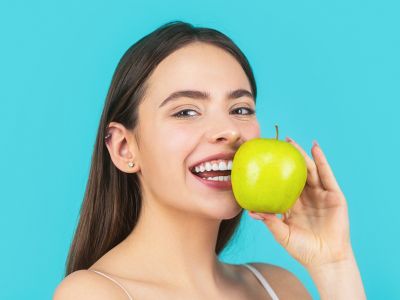 Οι 14 υγιεινές τροφές που πρέπει να περιλαμβάνει η διατροφή των γυναικών (βίντεο)