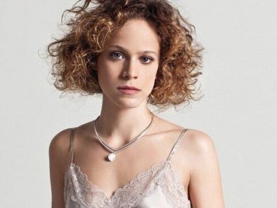 Άγριες Μέλισσες: Έρωτας στο πλατό; Τι τρέχει με την «Ασημίνα» και συμπρωταγωνιστή της;