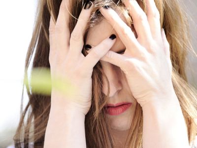 10 συμπτώματα κατάθλιψης που πρέπει να γνωρίζετε (εικόνες)