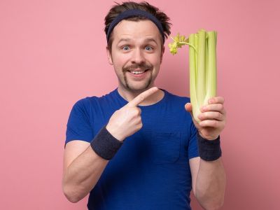 Γιατί οι άνδρες πρέπει να τρώνε τακτικά σέλερι (βίντεο)