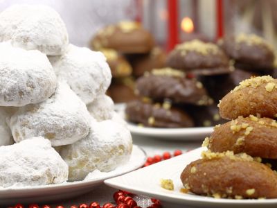 Κουραμπιέδες, μελομακάρονα, δίπλες: Δείτε πόσες θερμίδες έχουν τα γλυκά των γιορτών