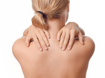 Κάψιμο στην πλάτη: Για ποιες παθήσεις προειδοποιεί (εικόνες)