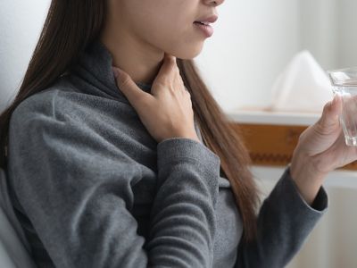 Λαρυγγοφαρυγγική παλινδρόμηση: Με ποια συμπτώματα εκδηλώνεται (εικόνες)