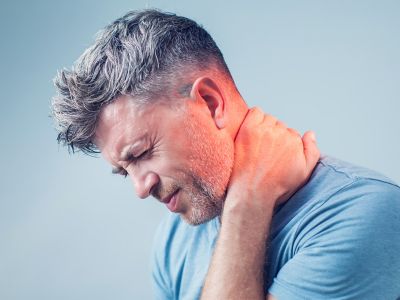 «Πιάσιμο» στον αυχένα: Ποιες είναι οι βασικές αιτίες (εικόνες)