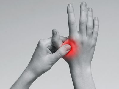 Μούδιασμα στα δάχτυλα: Ποιες παθήσεις υποδεικνύει (εικόνες)