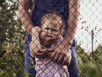 Γονείς δείξτε αυτό το βίντεο στα παιδιά για να μάθουν να αποφεύγουν αγνώστους