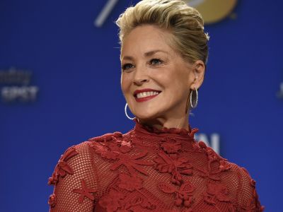 Η Sharon Stone σοκάρει με τις αποκαλύψεις για τα εμφυτεύματα στο στήθος της