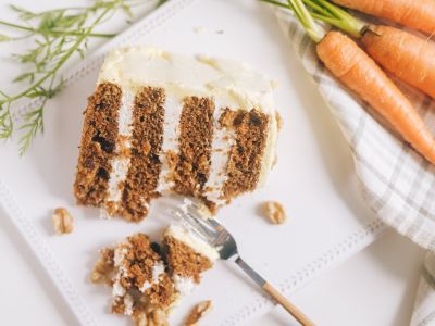 Εσύ έχεις φτιάξει κέικ καρότου χωρίς ψήσιμο; Ε, ήρθε η ώρα (video)