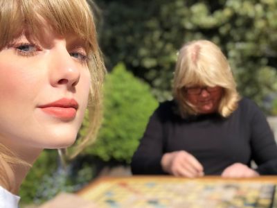 Taylor Swift: Με το βίντεο που έφτιαξε τίμησε τη μητέρα της - Σπάνιο υλικό