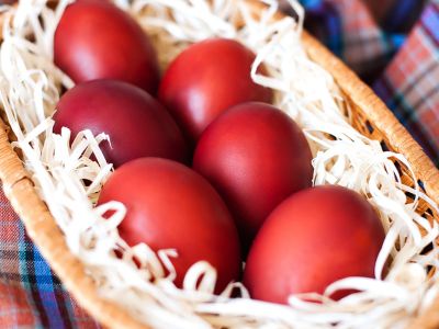 Tips για μαμάδες: Πόσο χρόνο πρέπει να βράσετε τα αυγά πριν τα βάψετε