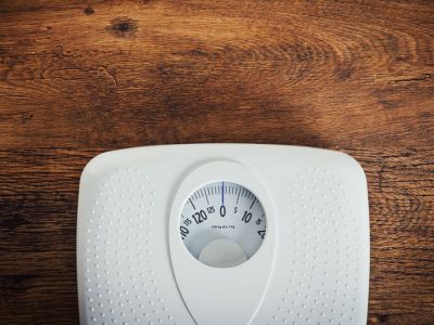 Απώλεια βάρους χωρίς δίαιτα μετά τα 60: Με ποιες παθήσεις συνδέεται (εικόνες)