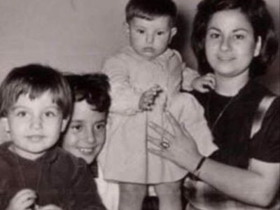 Κι όμως στη φωτογραφία αυτή είναι η Καίτη Γαρμπή. Μπορείς να την αναγνωρίσεις;