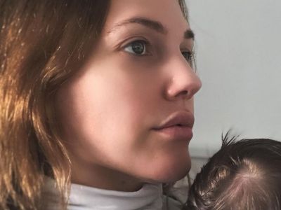 Meryem Uzerli: Ποζάρει για πρώτη φορά με τις δύο κόρες της (pics)