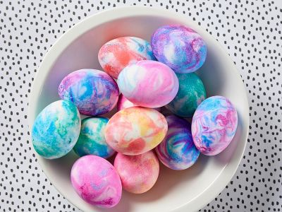 10 πανέξυπνοι τρόποι για να διακοσμήσεις τα πασχαλινά σου αυγά (video)