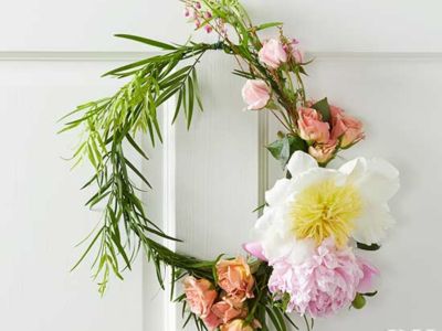 Φτιάξε ένα ολάνθιστο στεφάνι για να ομορφύνει την πόρτα σου αυτό το Πάσχα (photos)