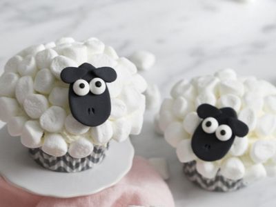 Προβατάκια cupcakes: να τα φτιάχνεις και να μη θες να τα φας (video)