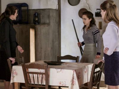 Άγριες Μέλισσες: Το απόλυτο ζευγάρι κάνει Πάσχα στη Σύρο (αποκλειστικές φωτογραφίες)