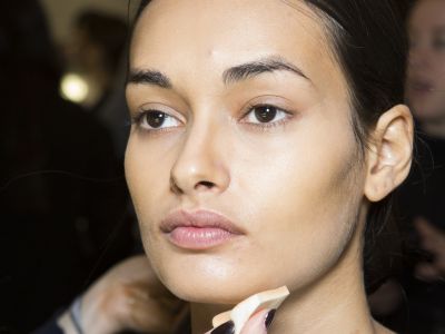 Το εύκολο TikTok hack για να δημιουργήσεις την ιδανική απόχρωση foundation για σένα