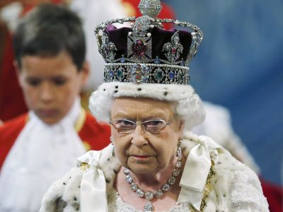 Αυτός είναι ο λόγος που ποτέ δε θα δεις τη βασίλισσα Ελισάβετ με κινητό