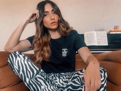 H Γωγώ Φαρμάκη ποζάρει στην αγκαλιά του «Μισθοφόρου» του Survivor (photo)