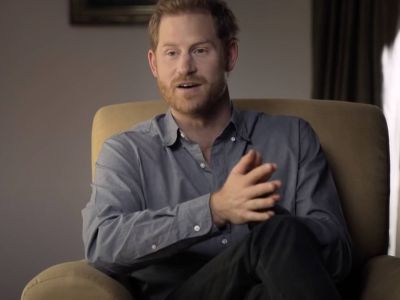 Εγκεφαλικό στο Παλάτι: Ο πρίγκιπας Harry μιλά για ναρκωτικά, ποτό και κρίσεις πανικού (video)