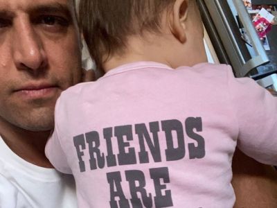 Σάββας Πούμπουρας: Αεροπορικό ταξίδι με την κόρη του - Δείτε φώτο