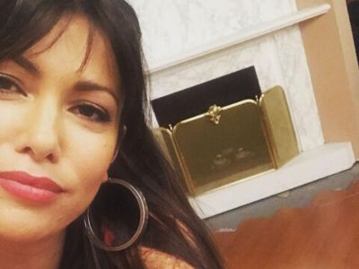 Κλέλια Ρένεση: Στη θάλασσα με την κόρη της, Κοραλία