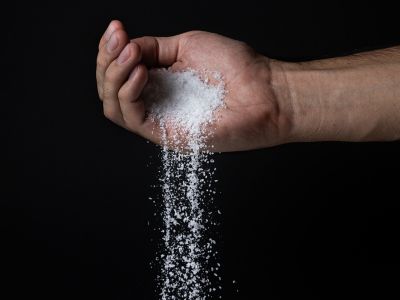 Αλάτι στη διατροφή: Απλοί κανόνες για να το περιορίσετε (εικόνες)