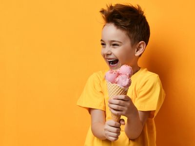 Λαχταριστό και υγιεινό παγωτό φράουλας με γάλα καρύδας