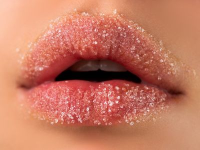 Με ποιες παθήσεις συνδέεται η γλυκιά γεύση στο στόμα (εικόνες)