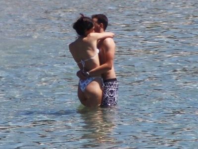 Full in love το ζευγάρι! Τους «τσακώσαμε» σε τρυφερές στιγμές στη Βουλιαγμένη!