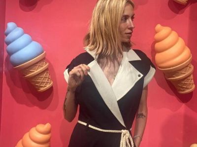 Νίκος Καρβέλας: Η Σοφία Καρβέλα μας δείχνει τον μπαμπά της σε μια σπάνια πόζα