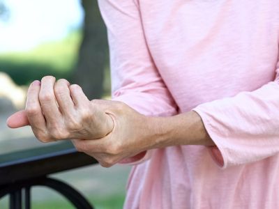 Ρευματοειδής αρθρίτιδα: Φυσικές λύσεις για να μειώσετε τους πόνους (εικόνες)