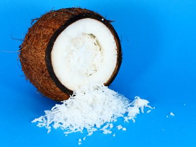 Ινδική καρύδα: Γνωρίστε τα μοναδικά οφέλη της για την υγεία (εικόνες)