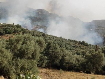 Φωτιά στα Χανιά: Ανεξέλεγκτη η πυρκαγιά στο Κακοδίκι - Εκκενώθηκαν τρεις οικισμοί