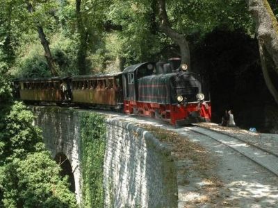 Ο θρυλικός «Μουτζούρης» επιστέφει στο Πήλιο – Το τρενάκι που κινείται σε ράγες 60 εκατοστών